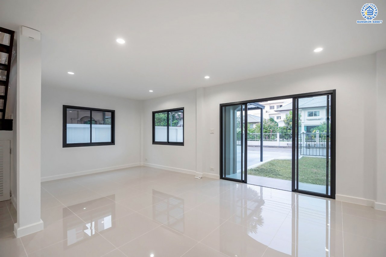 บ้านมือสองตกแต่งใหม่ โครงการ มณียา3 รัตนาธิเบศร์-ท่าอิฐ แบรนด์ Property Perfect หลังใหญ่ เนื้อที่ 65.3 ตร.ว. ฟังก์ชันครบ! 3 ห้องนอน 2 ห้องน้ำ 1 ห้องอเนกประสงค์ 2 ที่จอดรถ บนทำเลที่ดีที่สุด! เชื่อมต่อถนนรัตนาธิเบศร์ และถนนราชพฤกษ์ ใจกลาง 2 เซ็นทรัลฯ ใกล้ MRT "สถานีบางรักน้อยท่าอิฐ" และทางด่วน "งามวงศ์วาน"